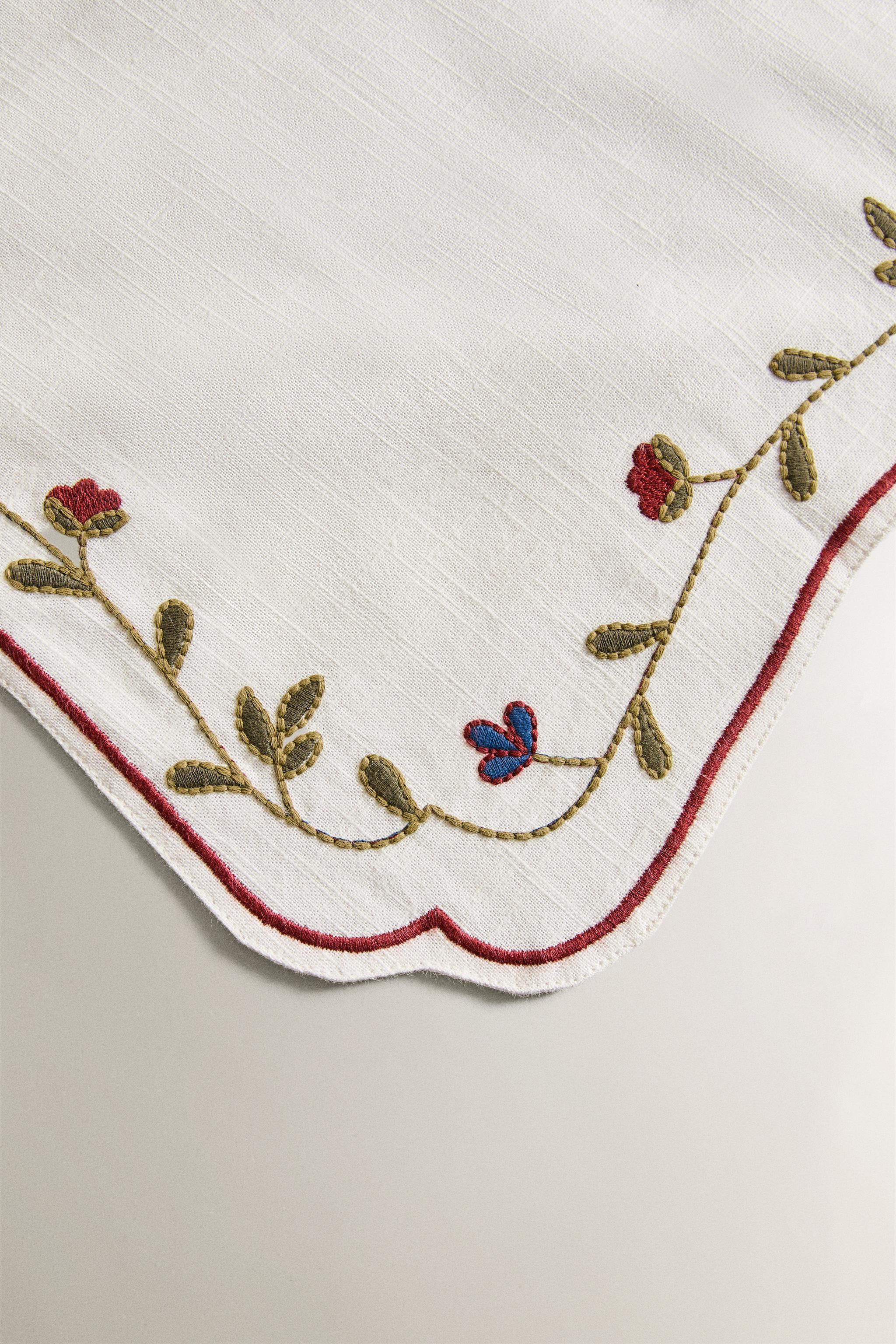 SET DE TABLE BRODÉ FLEURS